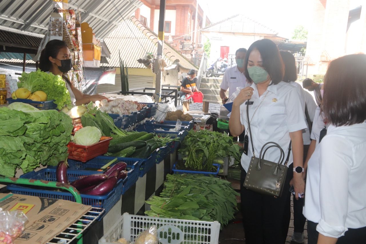 podiumnews.com-Pemkab Badung Pantau Bahan Pokok di Distributor dan Pasar Jelang Idul Fitri
